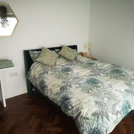 Stylish Apartment In Horsham With Parking And Own Entrance Екстер'єр фото