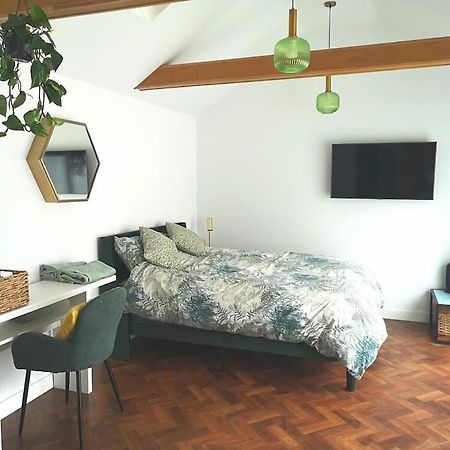 Stylish Apartment In Horsham With Parking And Own Entrance Екстер'єр фото